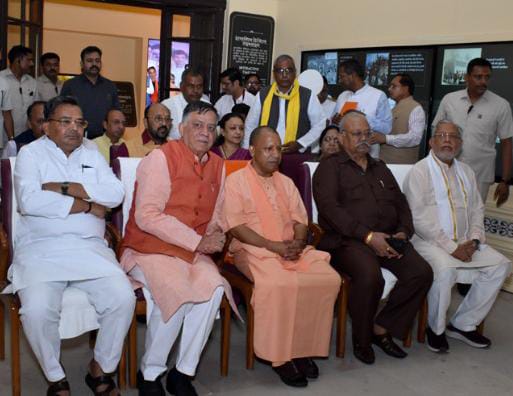 ManojRajbharSSP's tweet photo. इससे भी तुम्हारी औकात नीचे जाएगी पलटू राम *लखनऊ : विधानसभा के एक कार्यक्रम में ओमप्रकाश राजभर  को आज कुर्सी तक नसीब नहीं हुई !!*एगो कोइरी ह भाजपा में ओके स्टूल मंत्री हर मंच से ओपी बोलते थे आज पलटू चाचा मंगरु चाचा को आज होश आ गया होगा समाजवादी पार्टी ने सर आंखों पर बैठा रखी  थीं https://t.co/kxorKKMdqy