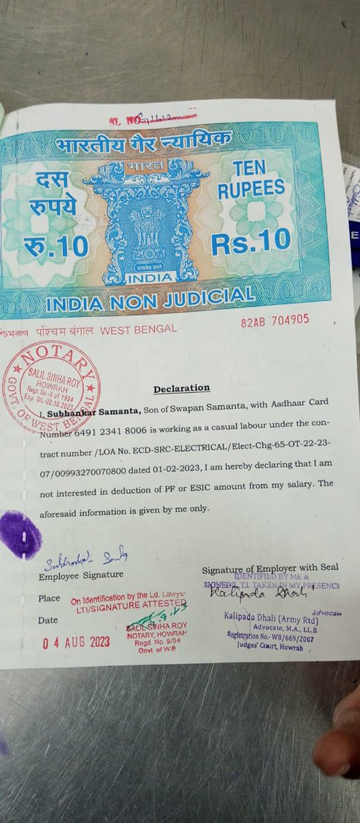 sonukum44280875's tweet photo. A company named BHARTIYE ENGINEERING is forcing works to singntur in the name of not giving ESIC PF so that they can say that works are saying that we do not want and all this is happening with the help of some SSE laval officer of Railway @drmkgp @CLCMOLE @byadavbjp @India_NHRC https://t.co/HdmDGXwW0N