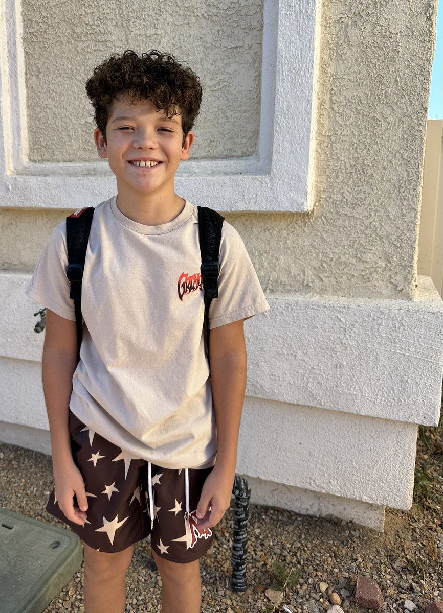 Isabel_Saenz_'s tweet photo. First day of 7th grade 😦💓🥲 https://t.co/7Yks5pNche