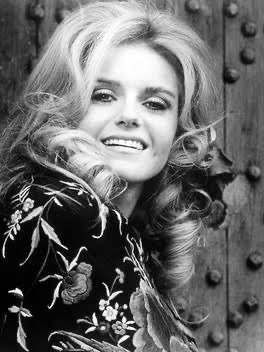 RIP Sharon Farrell, an electrifying actress who never got the awards or the flowers she deserved. She was so memorable as Nina’s hot mess mom Flo on The Young and the Restless, delivering some of the best and wildest work ever seen in soaps.💙 ⁦<a href="/YRInsider/">Young & The Restless</a>⁩ #YR