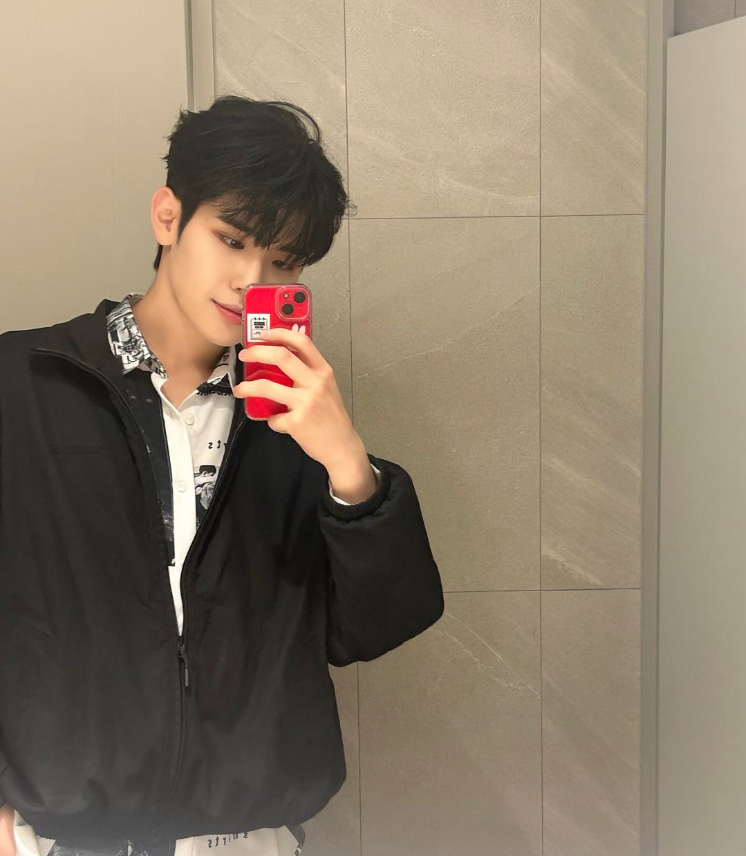 📎 on X: "태래 필승 거울셀카존 웨이크원 화장실 https://t.co/HAqaBjx5sE" / X