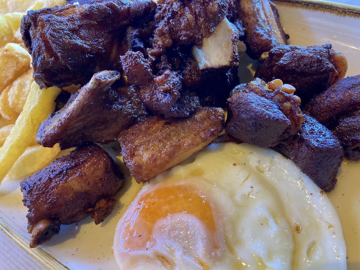 Parada y fonda en la Moncloa de San Lázao.
-🍖-
eltroblogdita.blogspot.com/2014/09/la-mon…
-🍖-
#elgastrónomo #Moncloa #MoncloaSanLazaro  <a href="/LaMoncloaBierzo/">LaMoncloaSanLazaro</a>