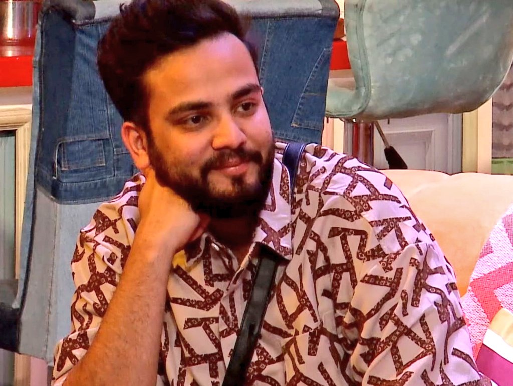 Awdarsh18's tweet photo. Biggboss journey isn't all about tough times.

 It's about connecting with audience and entertaining them and showing your real side which elvish has been doing perfectly. 

Trophy Haq se For Wildcard Elvish! 🏆❤️

#ElvishForTheWin #ElvishYadav #ElvishArmy #BiggBossOTT2 https://t.co/fw9bxToBTn