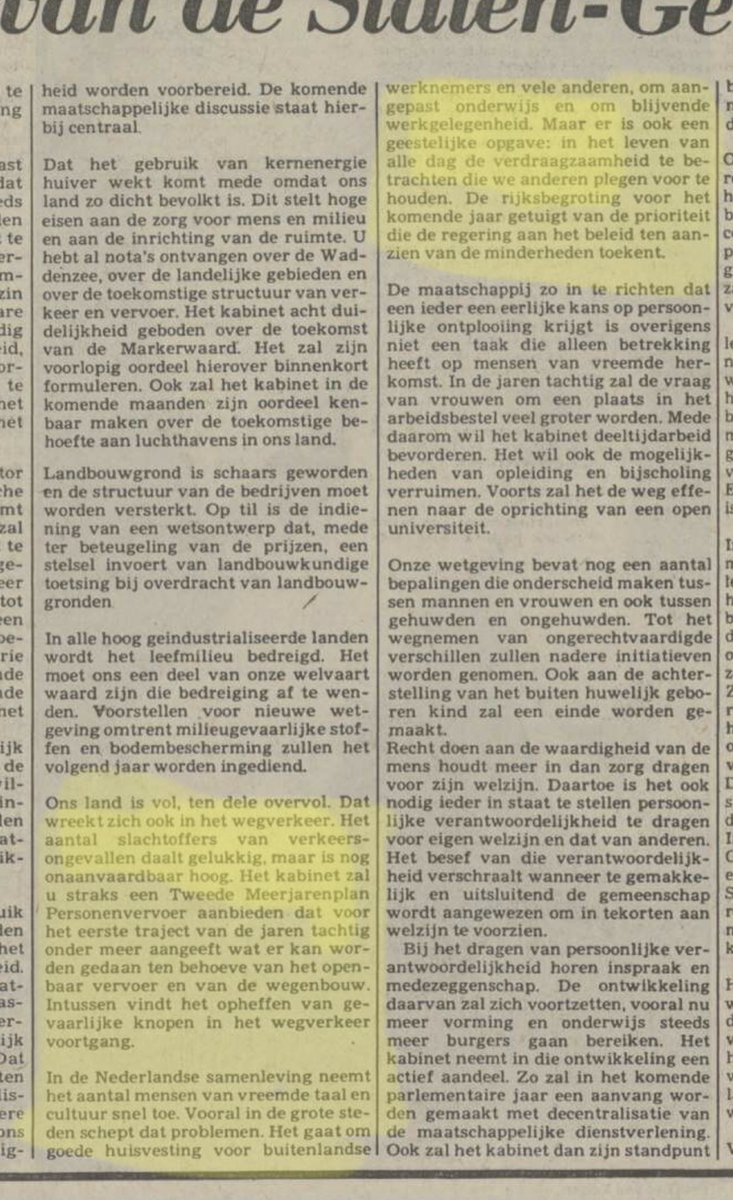 Hoezo de waarheid verdraaien?
1. Foto links waarin is geknipt en geplakt en die op Facebook wordt gedeeld. 
2. Foto rechts. De integrale tekst van de troonrede op dit onderdeel (geel gearceerd). 
Dat Nederland vol is ging dus over het fileprobleem.