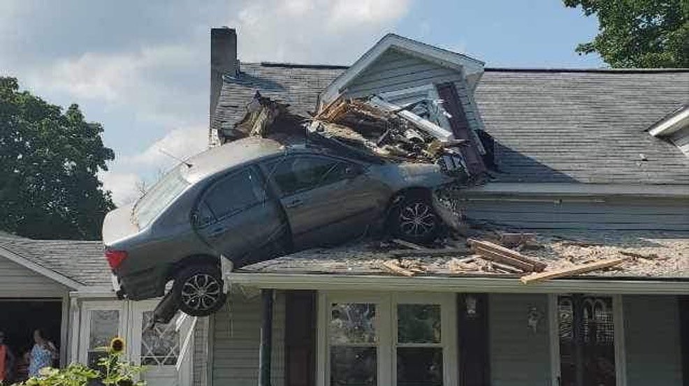 livingbyyyz's tweet image. Car into house 

📍Decatur Township PA🇺🇸📍

accident happened at around 3:15 p.m. on the 800 block of Alfarata Rd.

 the vehicle left the roadway and crashed into a residence's second floor, causing substantial damage.
Driver was sent to Geisinger Lewistown Hospital.