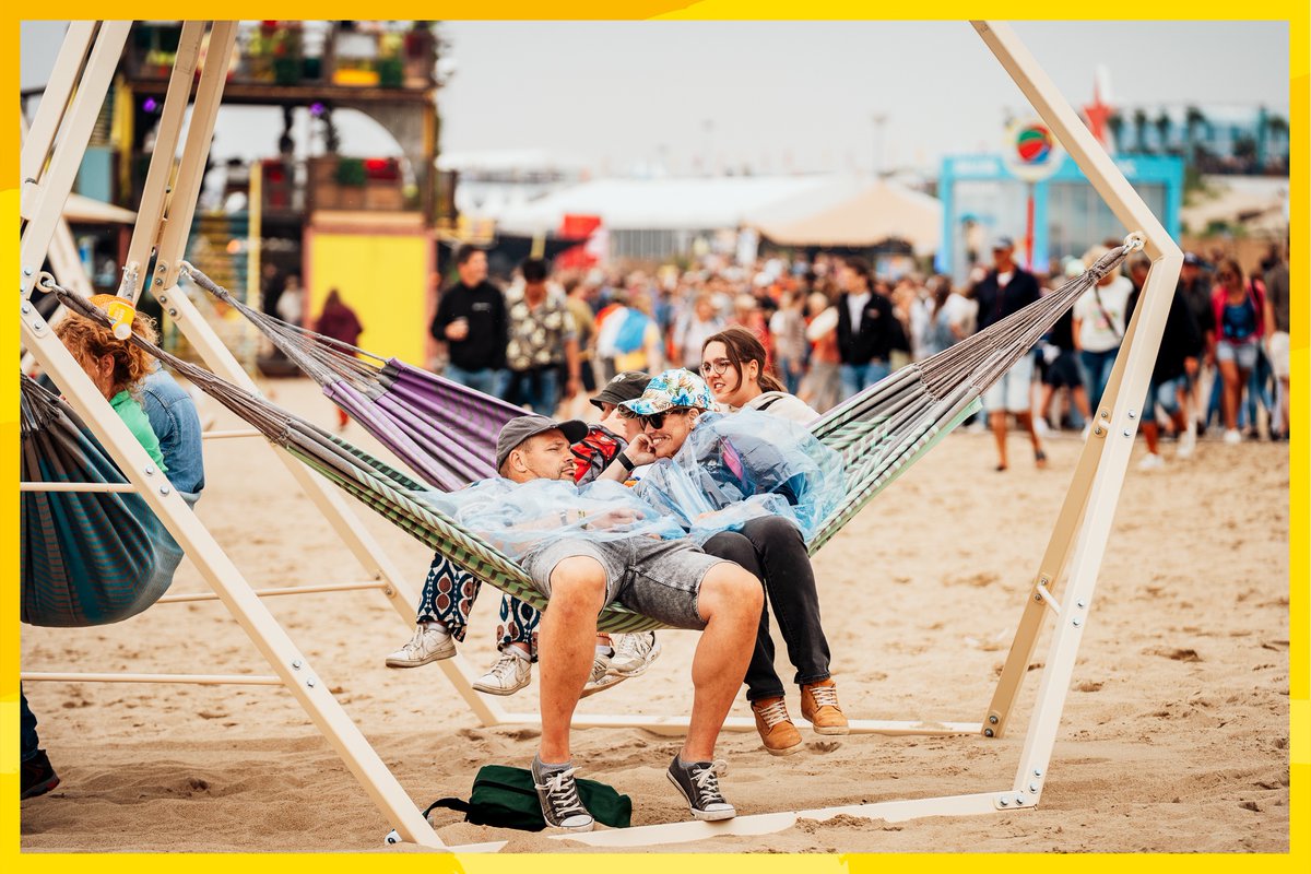 concertatSEA's tweet image. Met een poncho in de hangmat? Kan gewoon 😎 #CAS23