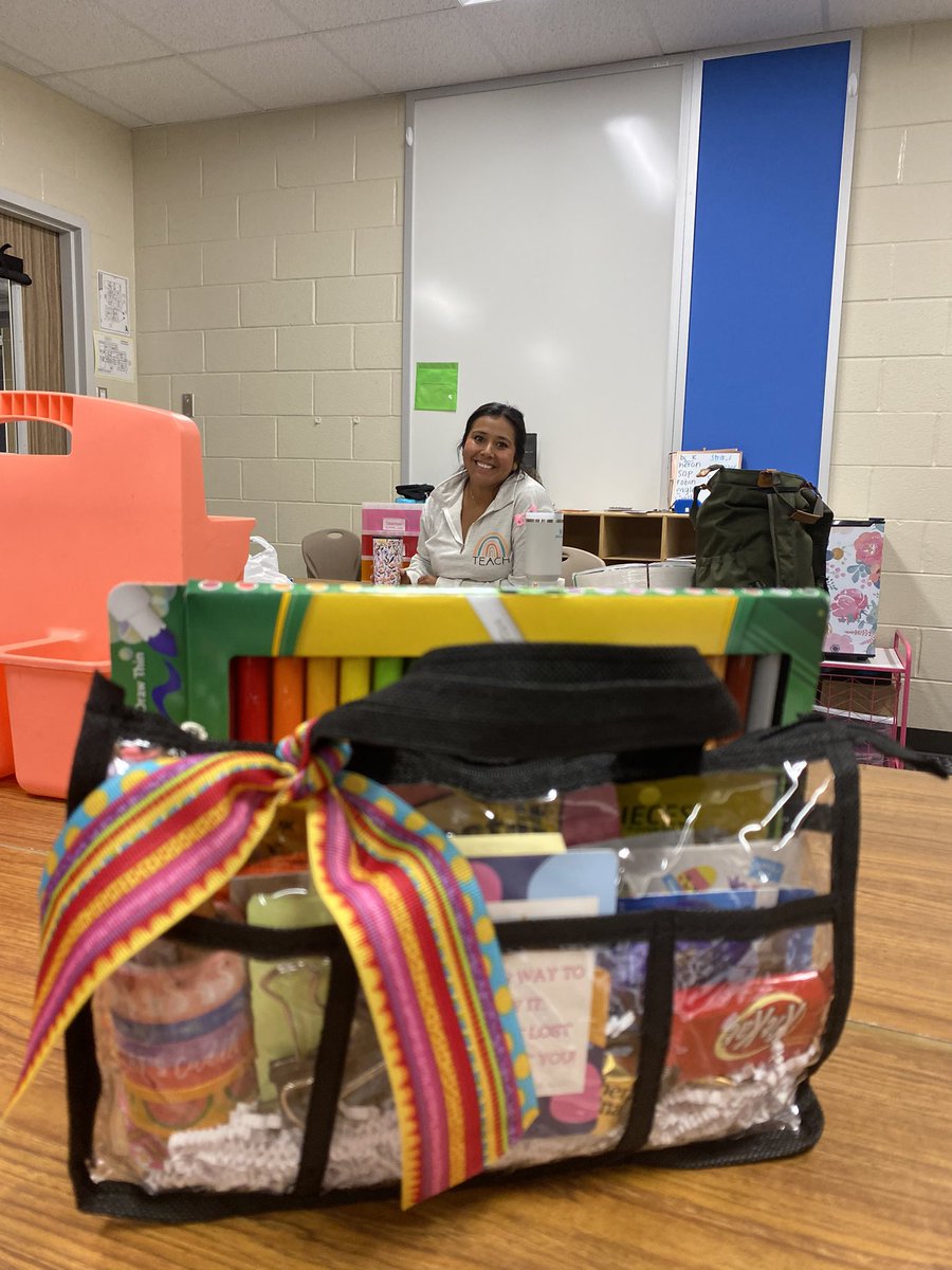 teachesandcream's tweet photo. When your team leader @MrsPosadasGE gives you a little back to school goody bag, you know it’s gonna be a GREAT year! We ready here at @Golbowtweets 🙌 #geinspires https://t.co/nhCJyODQMZ