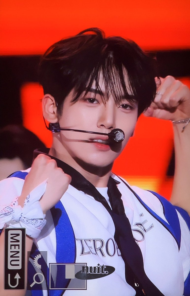 jeansyujin's tweet image. 한유진 퍼컬 이런거 모르겟음
배경 너무 다른데 얼굴은 그대로 폭룡적임