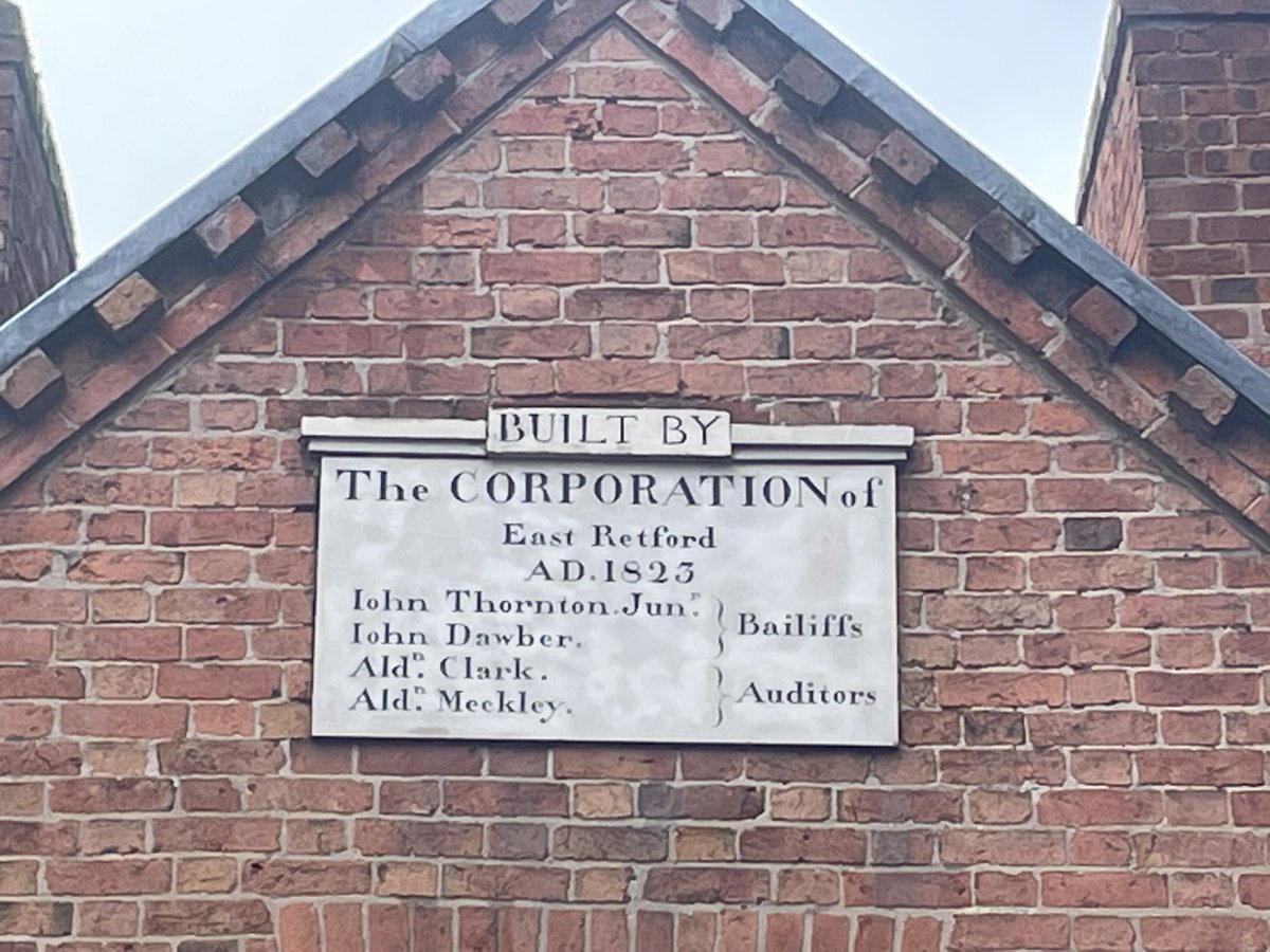AlmshouseAssoc's tweet photo. One of Retford’s oldest institutions took the limelight on the 25th May 2023 to celebrate the opening of their five new #almshouses. Click on the link below to find our more about Sloswicke's Almshouse Charity.

https://t.co/ckAlzGXGxZ

#SupportAlmshouses #localhousing #community https://t.co/pFgxgkr6OR