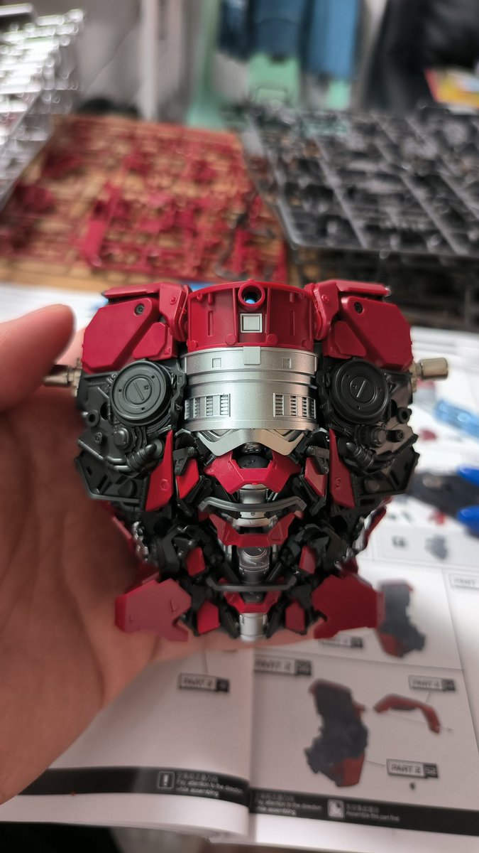 dizonched's tweet photo. 12hrs of build so far. #Yolopark #Transformers #OptimusPrime https://t.co/kxNTtqneEv