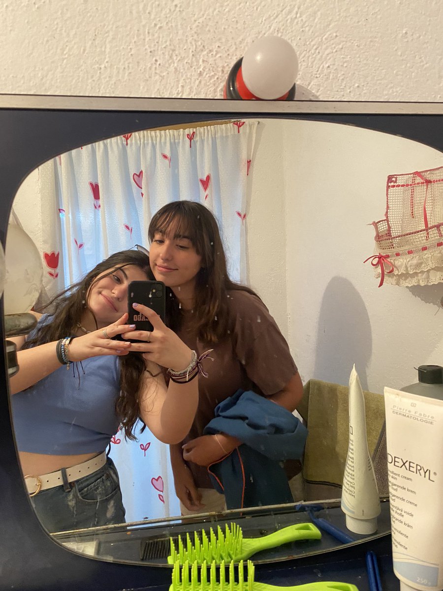 lidii_tn's tweet photo. sara y sofi en el poco tiempo q llevamos se han vuelto un lugar seguro para mi 🤪🤩✨🫶🏻 https://t.co/s7aSQDyTk0
