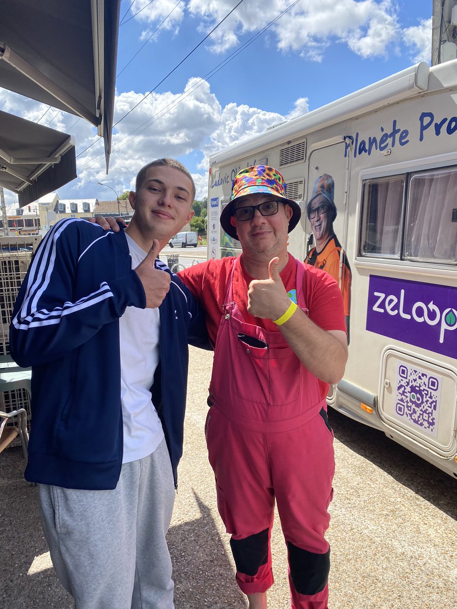 Nous sommes à St Pierre les Nemouurs à la boulangerie et …. Rencontre avec un abonné imprévu 
#ParisMarseille23