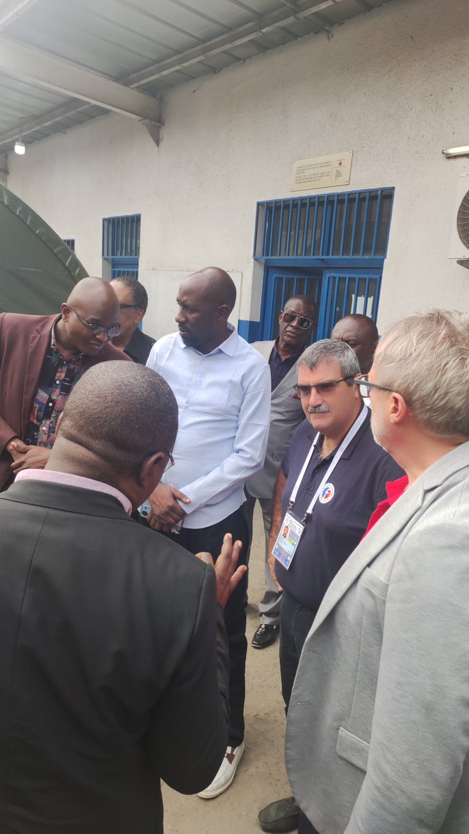 DelegationF's tweet photo. Ce matin, Daniel Zielienski, chef de la délégation 🇨🇵 et son équipe médicale a fait don de 💊,  d'équipements médicaux et boissons à 🏨 ex-MAMA YEMO en présence du 🧑‍⚕️Dr Jean Paul DIVENGI NZAMBI et 🧑‍⚕️ Dr Patrick MAYI. https://t.co/MQcS0bCKbU