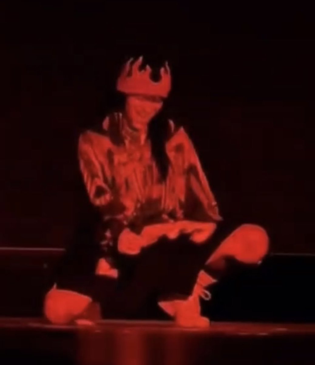_billiesbxtchh's tweet photo. me not being at this show was a crime and im just not a happy chappy.... https://t.co/u6vYT5ZLOC