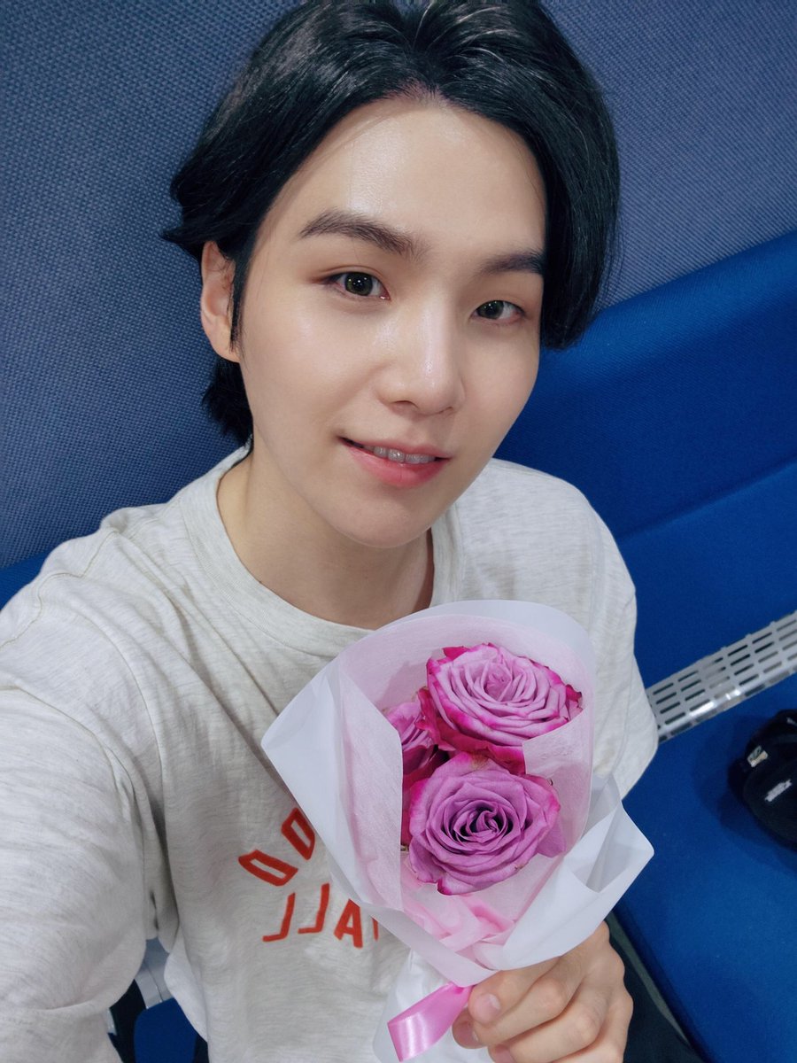 SUGAIndoFanbase's tweet photo. ๐ฅข A MONTH WITH D-DAY ๐ท
#24_7WITH_D_DAY #D_DAYFOR_AWARDS
Army Host hari ini 6-10 PM KST || 4-8PM WIB
@SUGAIndoFanbase
dan @SugaWWUnion
bergabunglah dengan kami di
@STATIONHEAD
https://t.co/A1Sb8BXPC1
#SUGA #AgustD https://t.co/AOjP1GHdbz