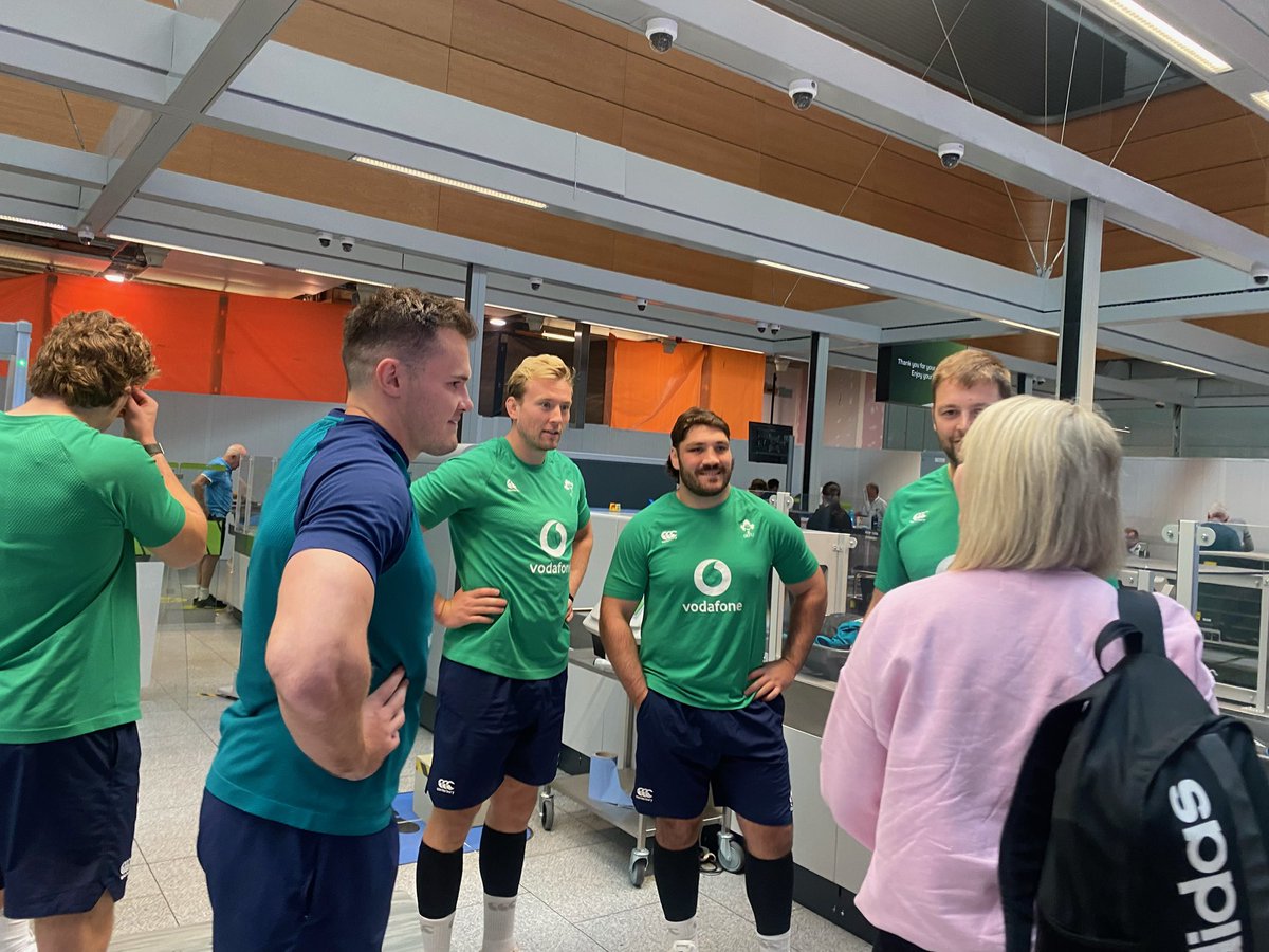 SarahSherry1's tweet photo. Nice way to start our holidays😃 #catchup #ulsterrugbyboys #been2long @IrishRugby @DublinAirport https://t.co/N562zR6rvq