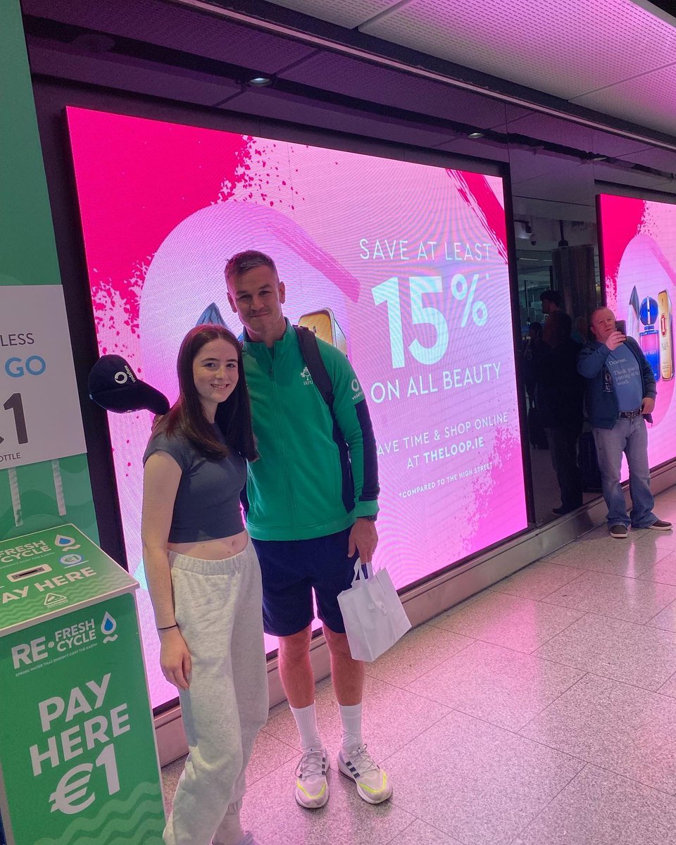 SarahSherry1's tweet photo. Nice way to start our holidays😃 #catchup #ulsterrugbyboys #been2long @IrishRugby @DublinAirport https://t.co/N562zR6rvq