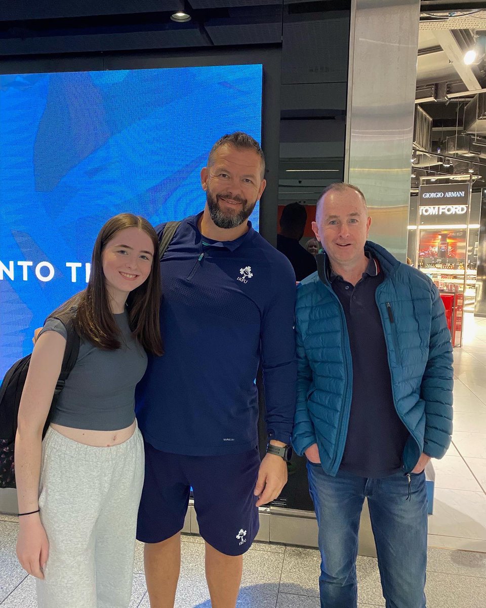 SarahSherry1's tweet photo. Nice way to start our holidays😃 #catchup #ulsterrugbyboys #been2long @IrishRugby @DublinAirport https://t.co/N562zR6rvq
