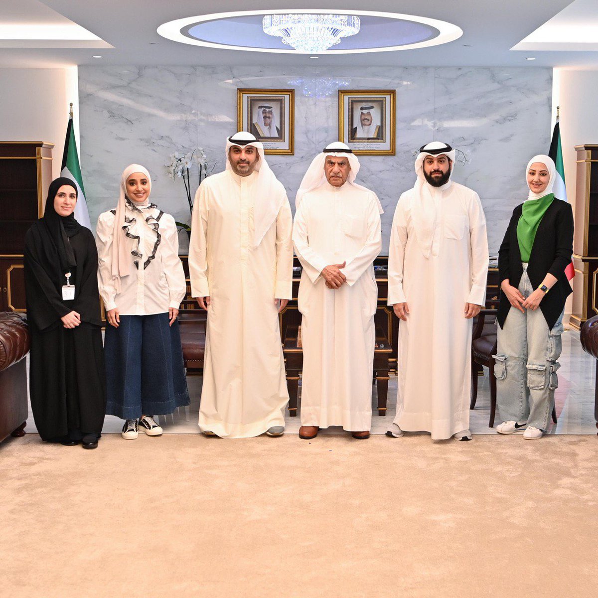 رئيس مجلس الأمة أحمد السعدون يستقبل رئيس لجنة الشؤون التشريعية مهند الساير وأعضاء المكتب الفني للجنة 

aldustor.kna.kw/SH9a96e4fe2c8d