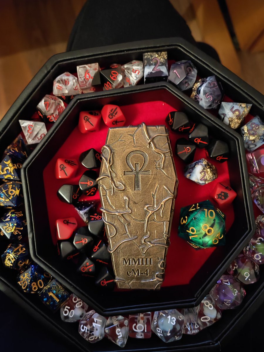 illuminox's tweet photo. *happy dice goblin noises* https://t.co/Gsot7YNw4v