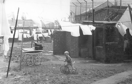 In celebration of the 2023 UCI World Cycling Championship taking place in Glasgow here is a young bicycle enthusiast in a Partick back court in the 1960s 🚴

#PowerOfTheBike #GlasgowScotland2023

Ref: D-TC8/20/N17/1/1