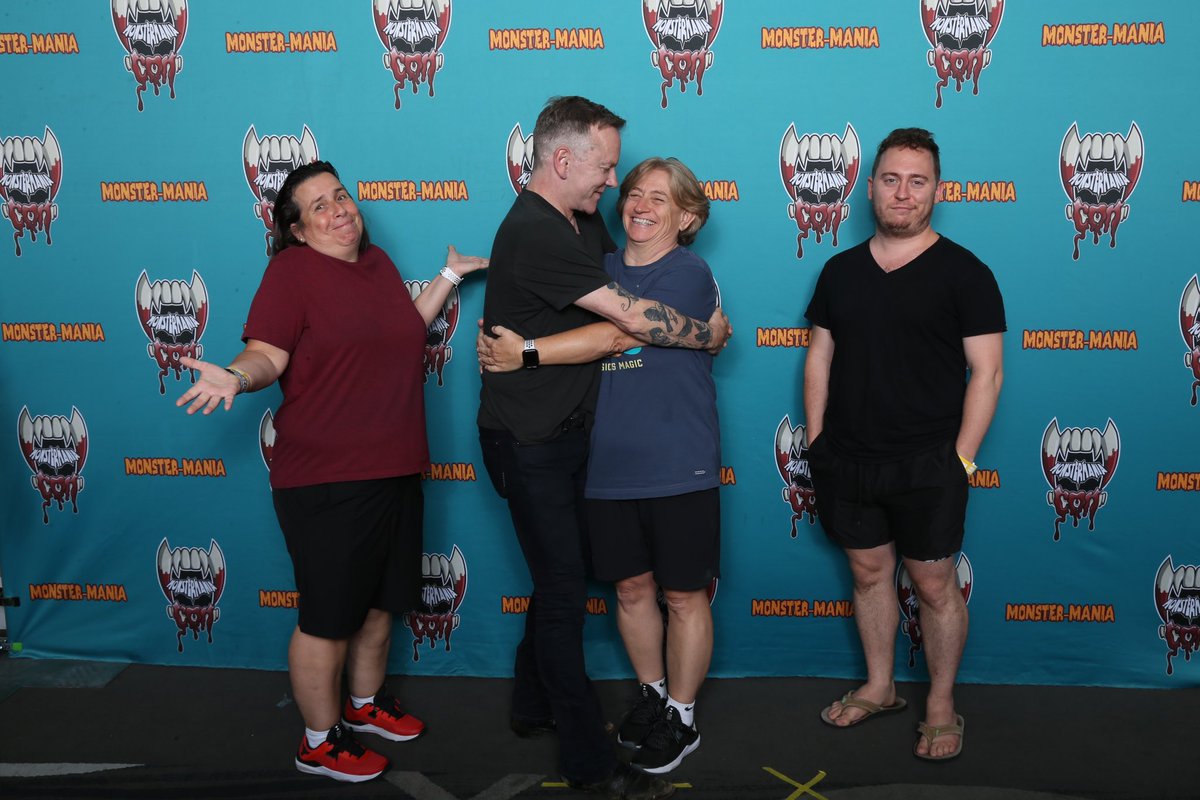 Fun day with <a href="/RealKiefer/">Kiefer Sutherland</a> Kiefer Sutherland at Monster Mania Con