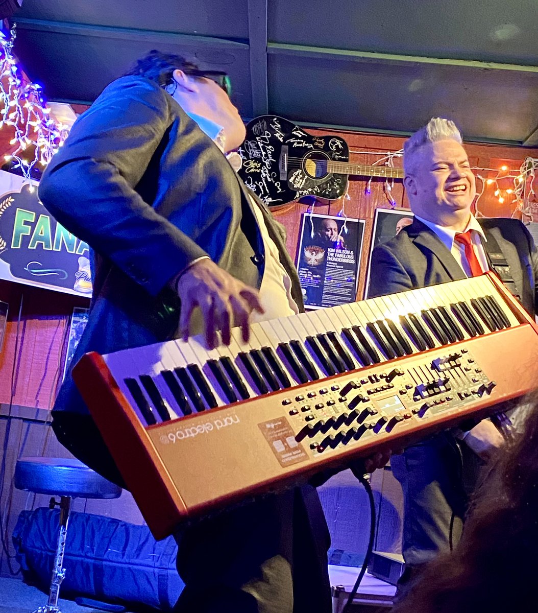 Jbusc33's tweet photo. #bluesbeatles #jshells2080 #guitar #fanaticspub #talentedmusicians #bluesbeatlesfrombrazil #greatmusic @News_8 @13WHAM @news10nbc #roc_photographer_of_the_day @ROCTopShot https://t.co/yV13c4cWsG