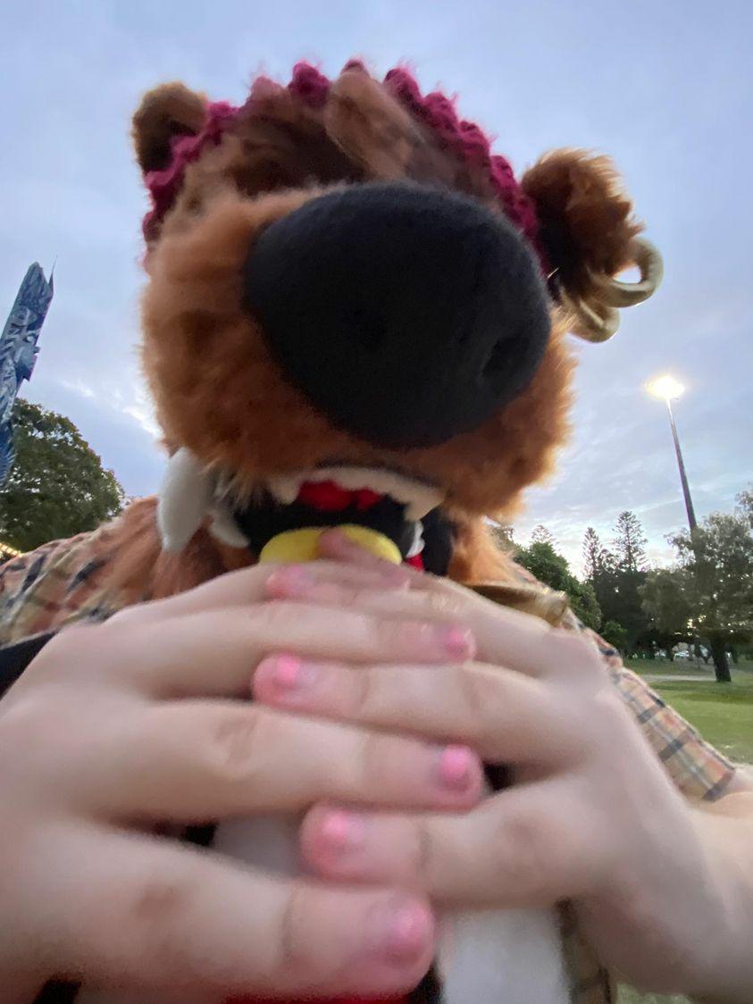 KnightJuk's tweet photo. Eating a gorgir, mmmmm glummy!!
#fursuit #furry #burber https://t.co/pMhxAZDrIf
