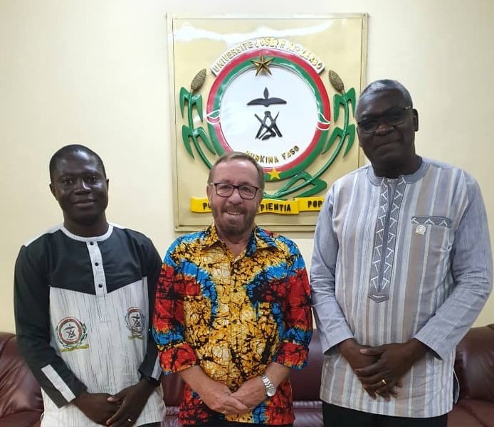 KamSZach's tweet photo. Echange avec le Président de l'Université Joseph KI-ZERBO @Universite_JKZ  on a parlé #astronomy https://t.co/d9OZRx207U
