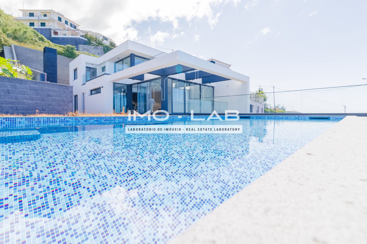 IMOLABrealty's tweet photo. FOR SALE 💥 
LUXURY VILLA - RIBEIRA BRAVA - MADEIRA ISLAND

➡️ 3 BEDROOMS;
➡️ 4 BATHROOMS;
➡️ HEATED SWIMMING POOL
➡️ FOR DEBUT

#estate #realestate #luxury #realtor #architecture #motivation #travel #luxurylifestyle #goals #house #madeiraisland #ribeirabrava #seaview #modern https://t.co/I97p3gEdNI