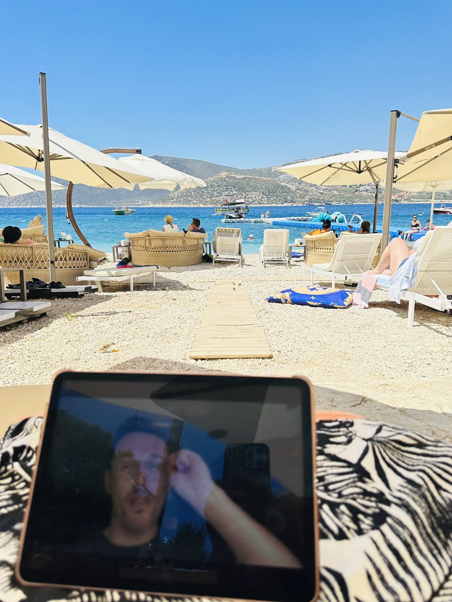 jesspeet_'s tweet photo. Chilling on the cabana in Kalkan catching up on @Syndicate ✌🏼 …Would you just look at that view! @GXDODD 🏞️☀️✈️ 🇹🇷 #LifesTooShortMakeTheMostOfIt https://t.co/4bXu0XFGLV
