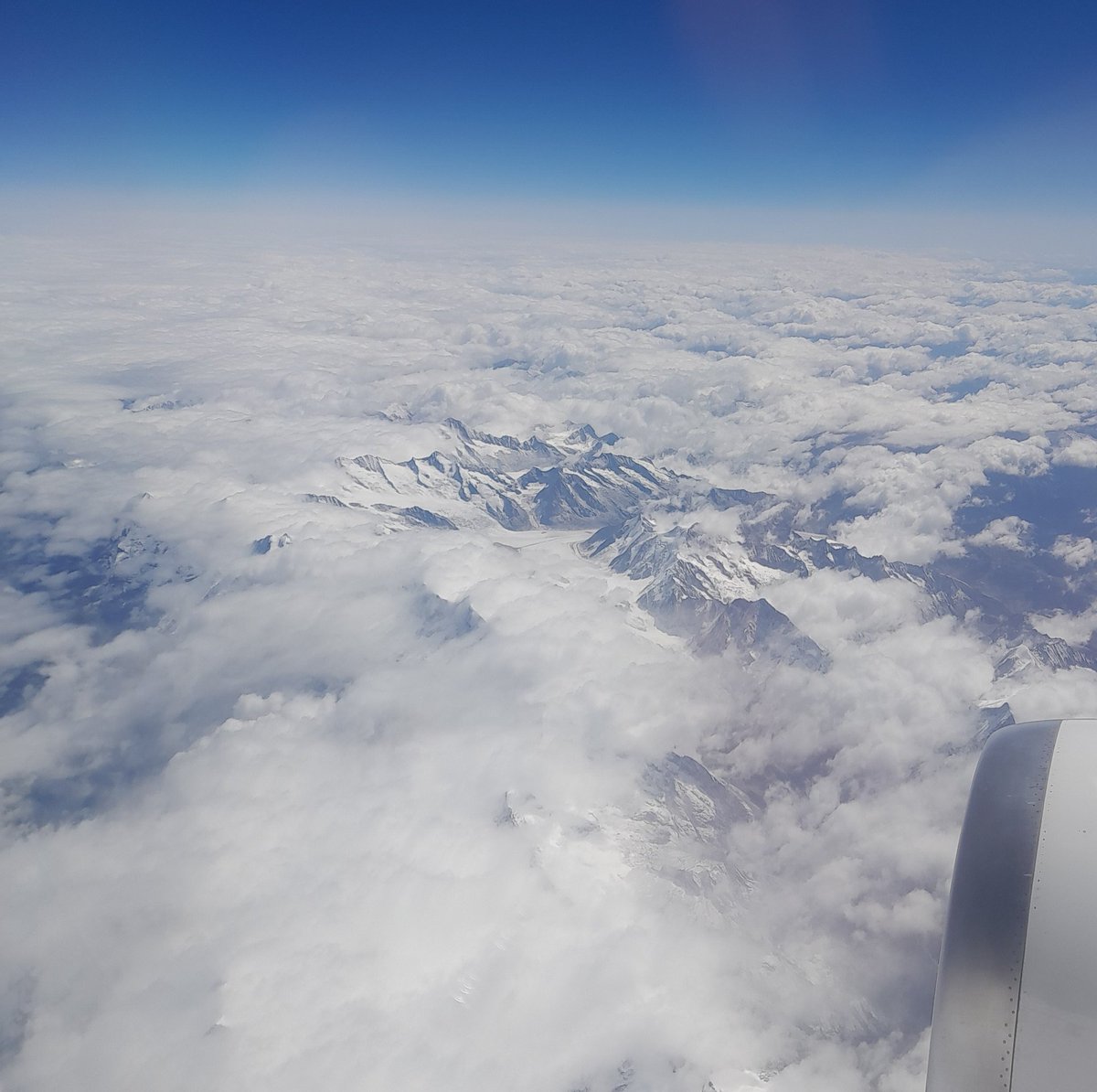 #Tweet  very little snow on the Alps.
Right side, in the center, Matterhorn followed by Dufourspitze/Monte Rosa. On the left, Aletschgletscher, clouds passing over the Eiger.