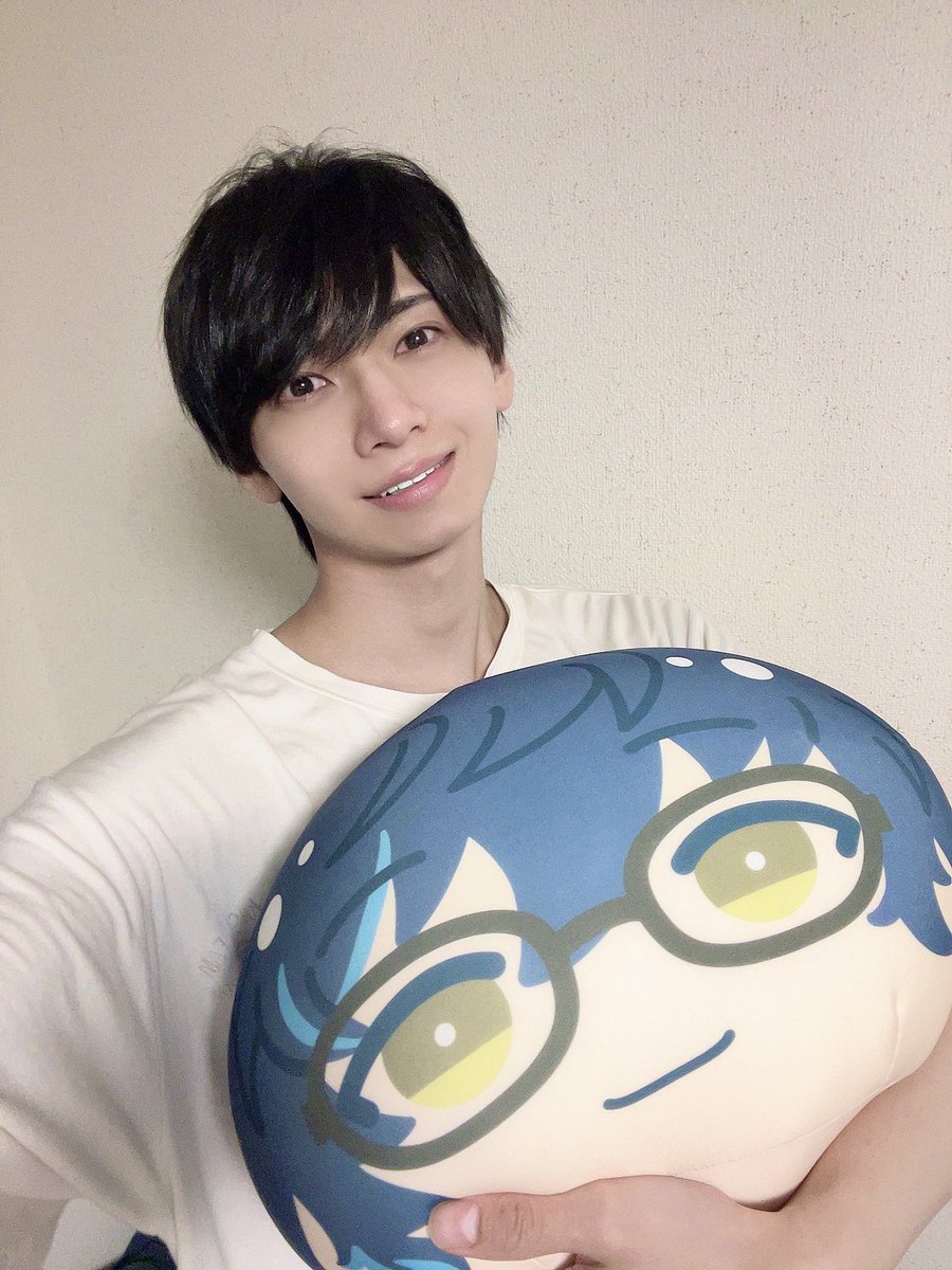 KudoHiromu's tweet photo. つむぎくん誕生日おめでとう～🎉

初舞台で初めてつむぎくんを演じさせていただいたのが2019年。
それから毎年、この日が僕にとっての特別な日になりました！

次はいつ会えるかな？
その時を楽しみにしています⚡️

#あんスタ #あんステ #青葉つむぎ誕生祭2023 https://t.co/eU5f3K22gV