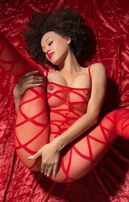 I feel so sexy in Stockings:) https://t.co/lM8ObM8ujH<a href="/tag/mvsales"class="tags"><span>#mvsales</span></a>