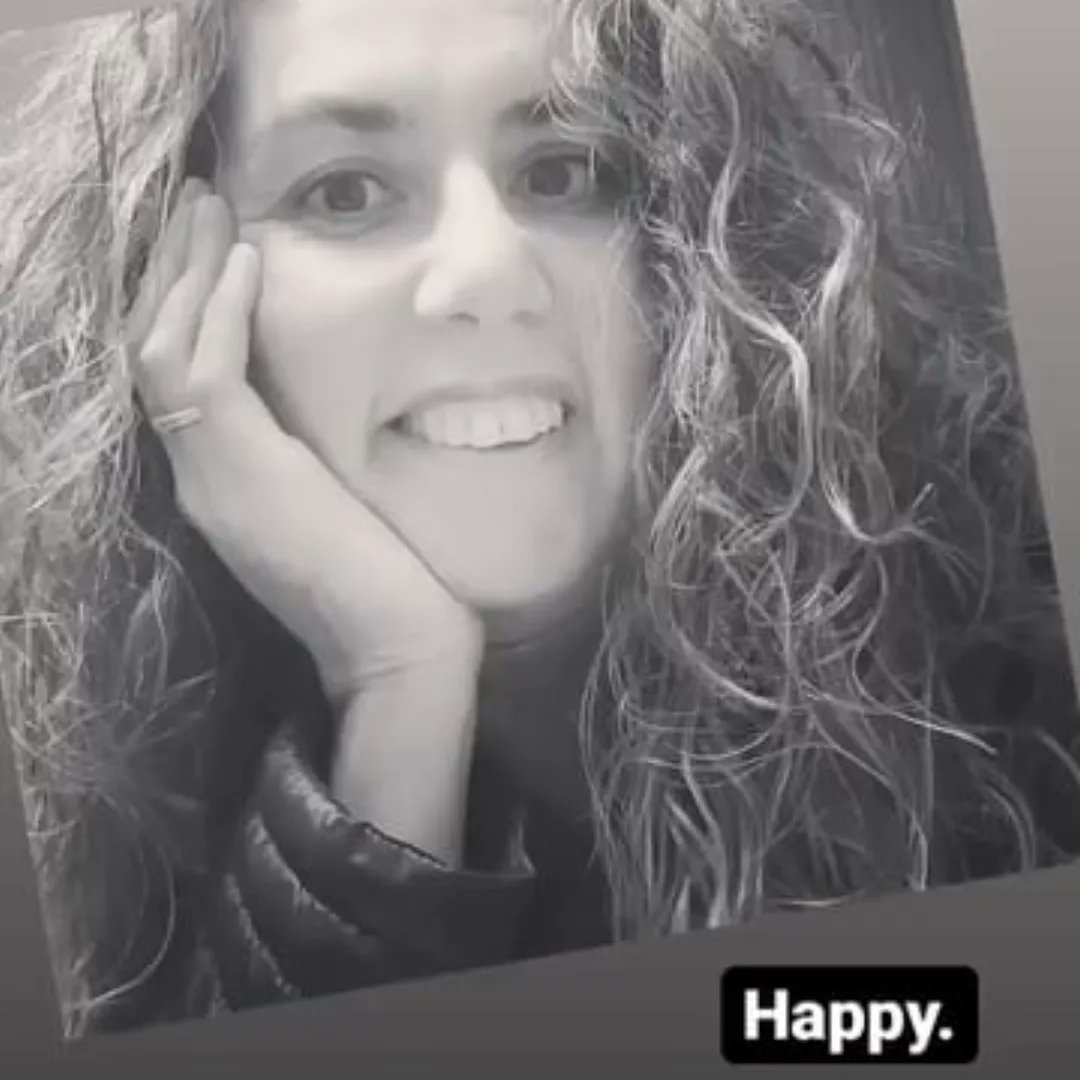 Twitter. On un paio és amable als teus tuits fins que et tira la canya, li dius amablement que: "Gràcies, però no, gràcies" i passa a criticar-te. 

Predecibles. Abans esgotadors. Ara insignificants.

#popetapower 

Jo a la meva. No soc creguda, només selectiva i un puto amor