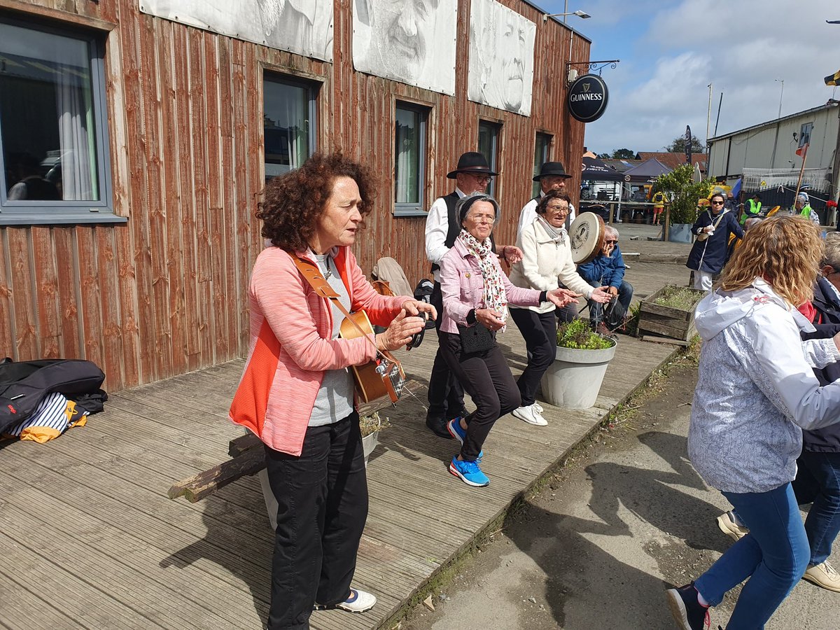 DominigLemoine's tweet photo. Ce @FestivalPaimpol 2023 a plus que bien résisté à la #tempetePatricia. Bravo à Pierre Morvan et son équipe, merci à tous les bénévoles pour cette tres belle édition.
Le festival, c'est l'ambiance sur les quais... (hello aux amis des #BordeesdeCancale !) https://t.co/60FQEXTOA3