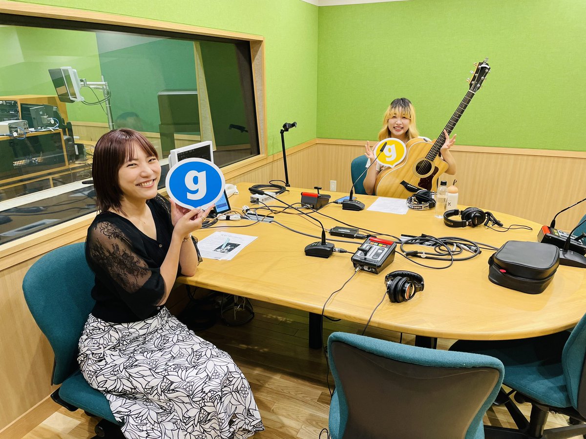 tinytiny863's tweet photo. 【16時台ゲスト】
今日のゲストはシンガーソングライター #KIE_Anderson さんでした🌻
ふわふわした可愛らしいトークと
鋭さやカッコ良さが光る弾き語りと
ギャップがステキなKIEさん☺️🫧
1st album「うたうたう」8/18リリース!
初のワンマンライブも✅
@KIE__Anderson
#POTLUCK863 https://t.co/KPBLP9F3Sm