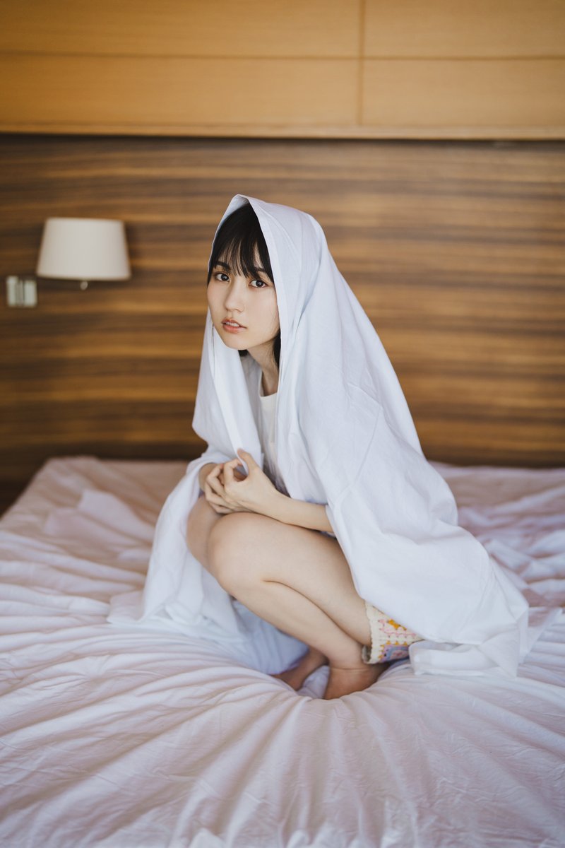 乃木坂46賀喜遥香、夏の海辺でノースリーブワンピース姿 2年半ぶり