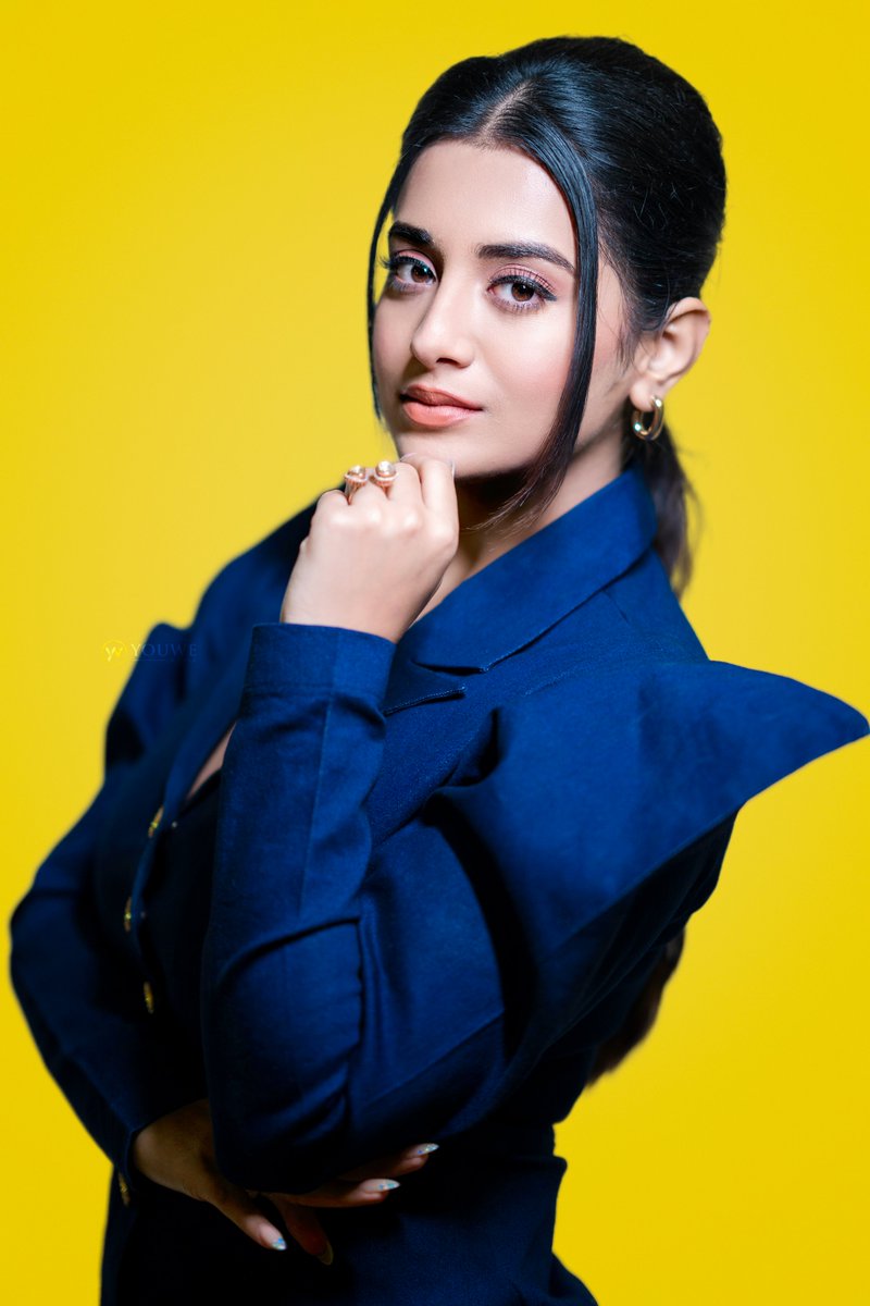 MediaYouwe's tweet photo. Blue Horizon of Beauty💙

@RashiReal_  Dazzles in Striking Blue Attire🔥💖

#RashiSingh #PremKumar #PremKumarPelli #Tollywood #YouWeMedia https://t.co/TZNnBpeJnH