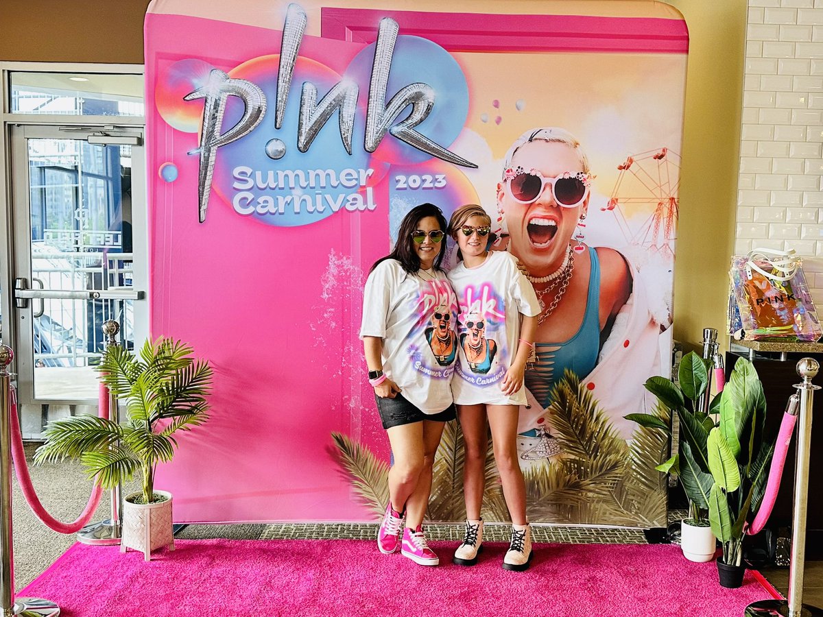 IrishDeevah's tweet photo. @Pink thank YOU for being a hero for all 12 yr old girls, especially my Emmie. Pittsburgh was LIT with girl power! She’s waited since Cinci 2019 for her 2nd show! She also *LOVES* Willow, who’s bday is 4 days after hers. They’re basically twins she says 😂 https://t.co/eohM3Jv2Ve