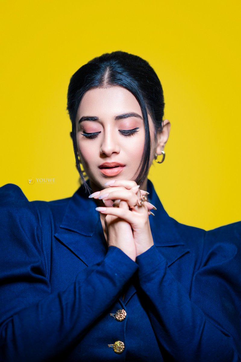 MediaYouwe's tweet photo. Blue Horizon of Beauty💙

@RashiReal_  Dazzles in Striking Blue Attire🔥💖

#RashiSingh #PremKumar #PremKumarPelli #Tollywood #YouWeMedia https://t.co/TZNnBpeJnH