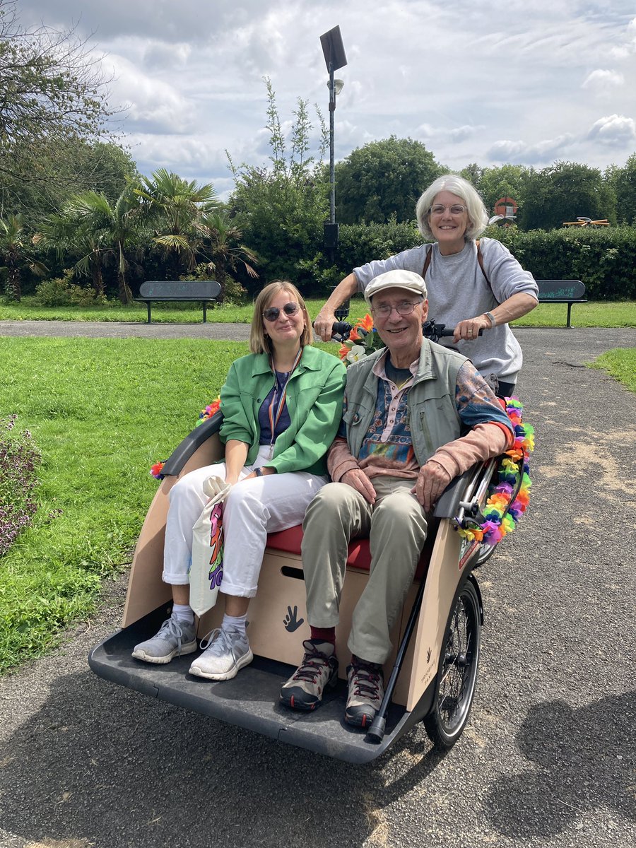 ManchesterCares's tweet photo. We love introducing new neighbours to our work through our outreach programme. We met Andy pictured enjoying a ride with the brilliant @BikeChorlton 
  
If you are part of a community group who might like to host us or hear more, help us to spread the word and get in touch📞📧 https://t.co/kRIp0NJRN6