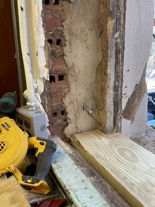 The next time you see something like this on a Windor Replacement project in New York or anywhere in the US and have a puzzled look on your face reach out to - conspec-rep.com - Rubble Window Installation - GUARANTEED ANCHORAGE