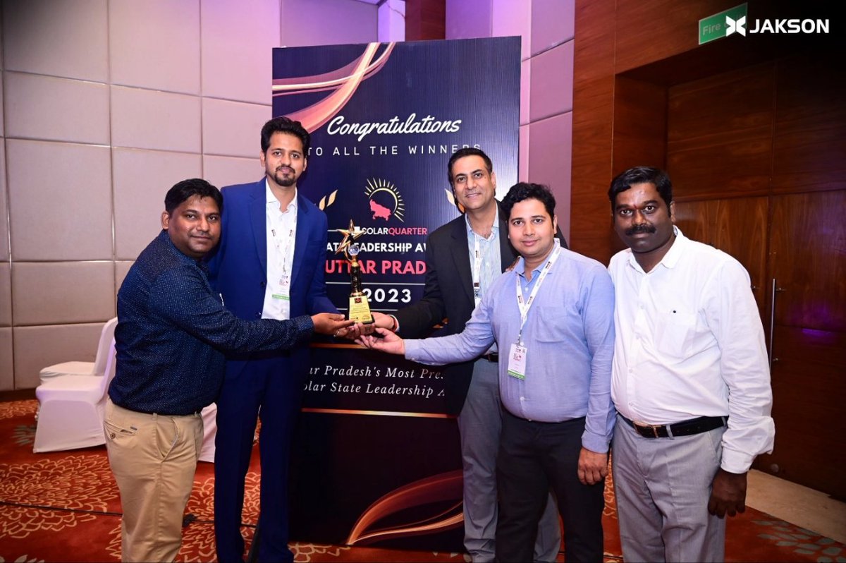 JaksonGroup's tweet image. Kudos to Mr. Rakesh Bhatia for highlighting our cutting-edge solar energy products and solutions for Uttar Pradesh installations. 

#Jakson #SolarAwards #SolarQuarter #SolarQuarterAwards #SolarPower #SolarEnergy #SolarFuture #RenewableEnergy #Solar #Technology #EcoFriendly