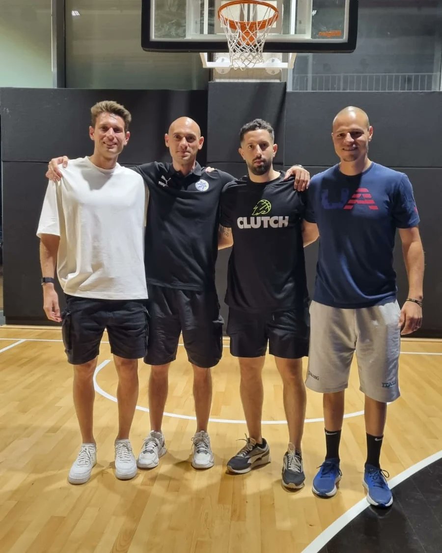 iezzi34's tweet photo. 🇮🇱🏀
Thanks to @clutchisrael ,@regevfanan , @odbrand10 for giving me the opportunity to present at the first event hosted by this amazing facility.

You guys are doing an amazing job and really CHANGING THE GAME. 

#clutch
#basketball
 #performance #gamechanger https://t.co/MDbWMZdpES