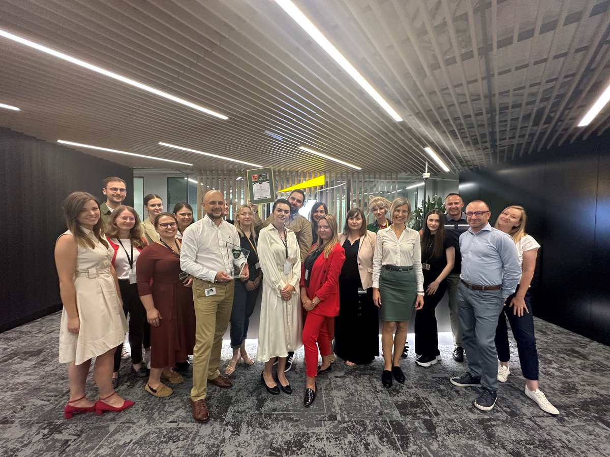 EY_GDSCareers's tweet photo. #EYGDS Poland has been given a Friendly Workplace Award by Marka Pracodawcy.
This recognition honors organizations that value and support their employees, investing in their professional growth and development.
#EYGDSPoland #EmployerAwards #FriendlyWorkplace https://t.co/KwBxgMoWoD