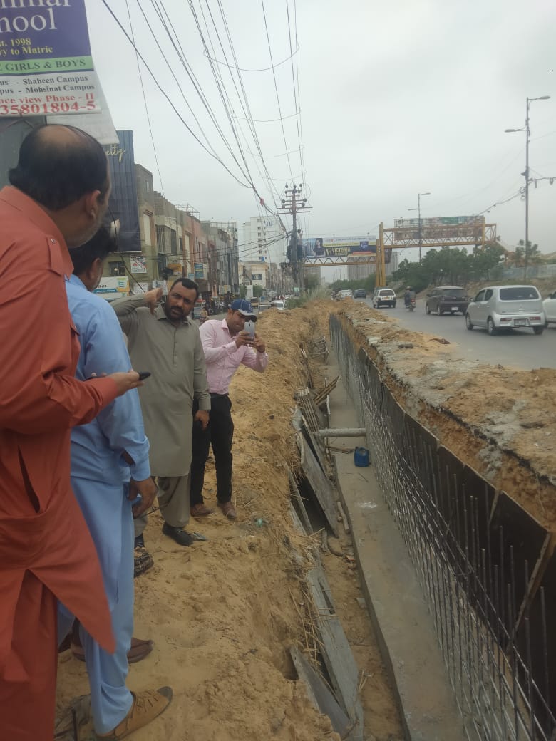 TmcChanesar's tweet photo. وزیر محنت قوت و افرادی اور پاکستان پیپلز پارٹی کراچی ڈویژن کے صدر جناب سعید غنی بھائی کی ھدایت پر چنیسر ٹاؤن کے چیئرمین فرحان غنی بھائی، وائس چیئرمین ندیم خیالی اور ٹاؤن کونسلر قمر احمد خان نے آج بروز پیر کو ایکسپریس وے قیوم آباد کے ترقیاتی منصوبوں کا دورہ کیا۔
@SaeedGhani1 https://t.co/fca6AzVBoB