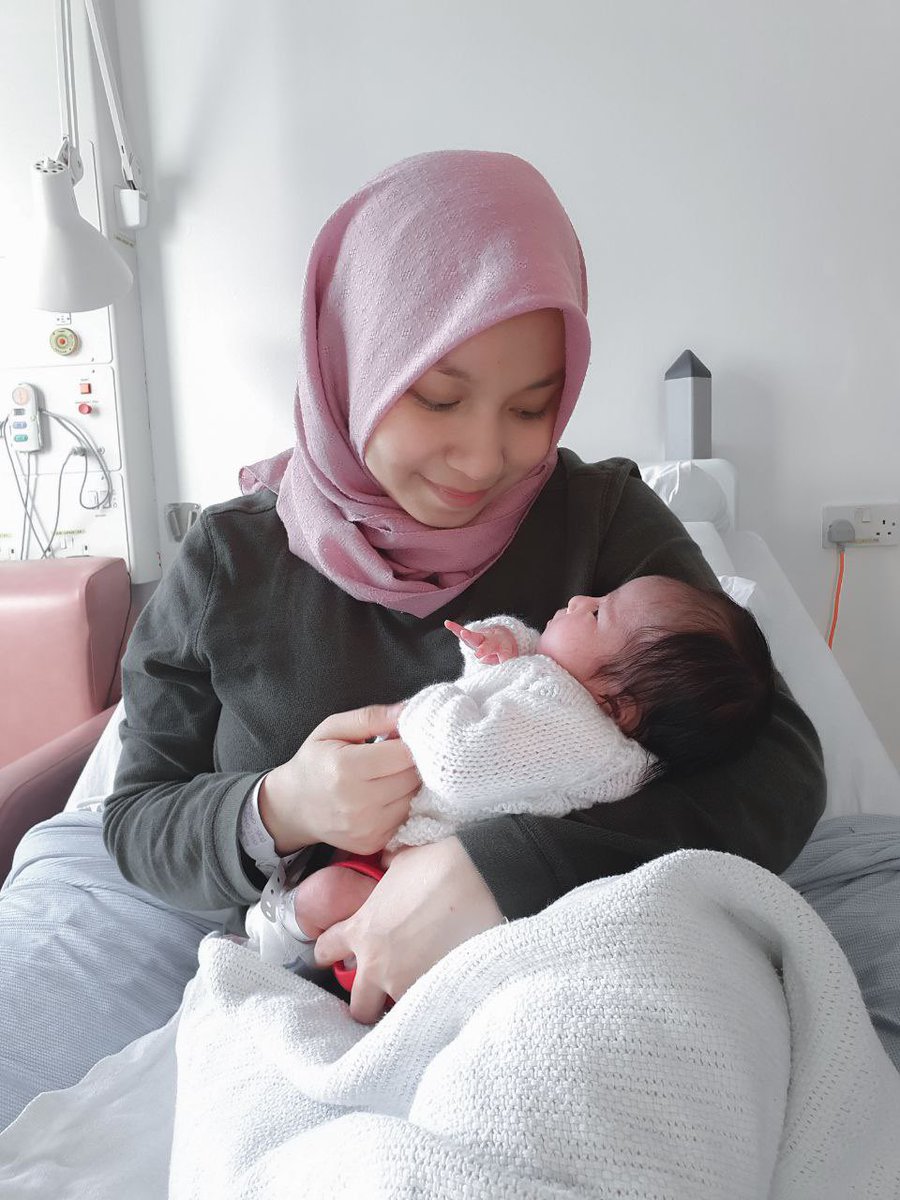 ezzahnor's tweet photo. Susu pertama yg keluar lepas bersalin berwarna kuning &amp; namanya colostrum. 

Org panggil liquid gold, good for baby’s immune system.

After dah siap skin to skin &amp; everything, midwife terus ajar i cara nak keluarkan colostrum &amp; feed my baby.

Meh i share cara midwife ajar i.. https://t.co/5ndTVdzCXu