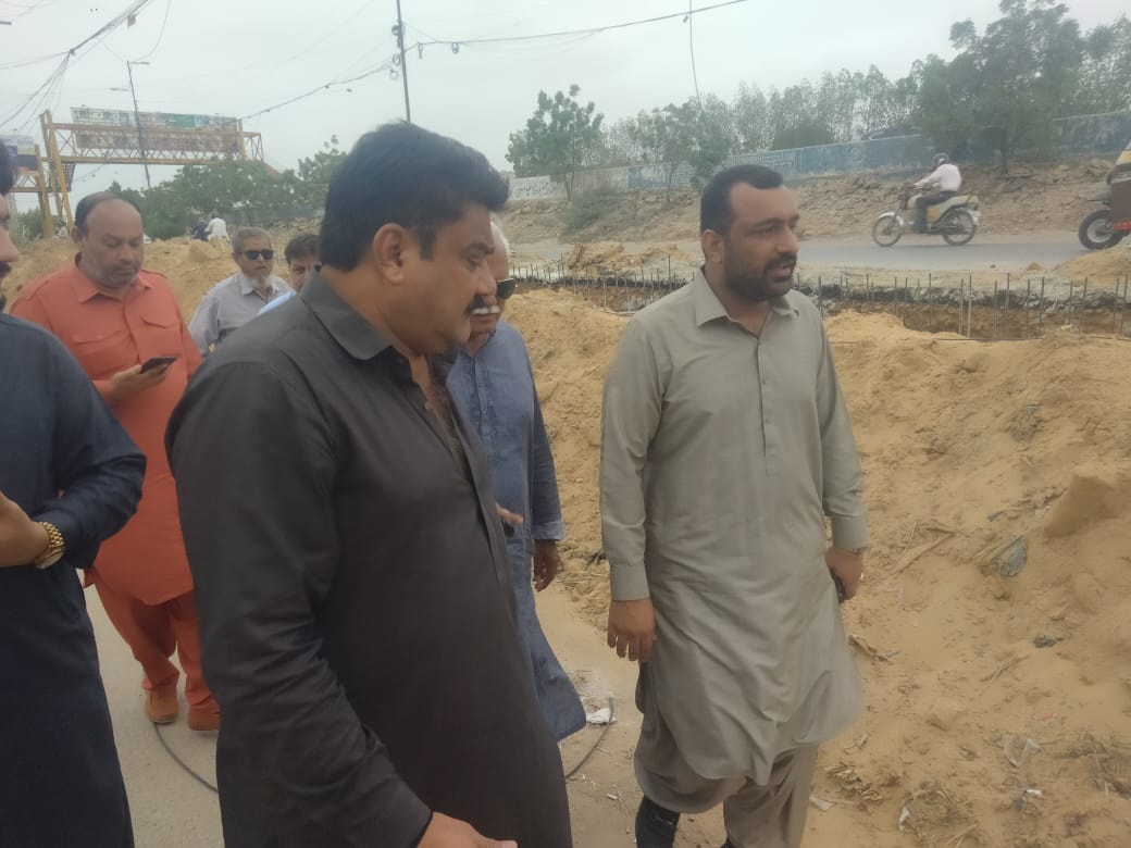 TmcChanesar's tweet photo. وزیر محنت قوت و افرادی اور پاکستان پیپلز پارٹی کراچی ڈویژن کے صدر جناب سعید غنی بھائی کی ھدایت پر چنیسر ٹاؤن کے چیئرمین فرحان غنی بھائی، وائس چیئرمین ندیم خیالی اور ٹاؤن کونسلر قمر احمد خان نے آج بروز پیر کو ایکسپریس وے قیوم آباد کے ترقیاتی منصوبوں کا دورہ کیا۔
@SaeedGhani1 https://t.co/fca6AzVBoB