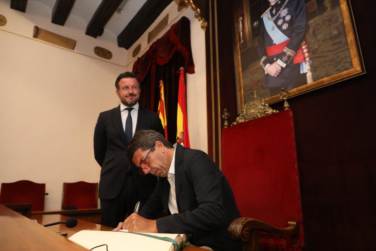 Carlos Mazón (@carlos_mazon_) on Twitter photo 📸 Visitando Elche con su alcalde, <a href="/PabloRuzV/">Pablo Ruz Villanueva</a>.
Trabajaremos para cumplir con sus principales reivindicaciones en movilidad, en educación, en sanidad y en espacios culturales. Elche llevaba demasiado tiempo esperando y ya le tocaba. 📸 Visitando Elche con su alcalde, <a href="/PabloRuzV/">Pablo Ruz Villanueva</a>.
Trabajaremos para cumplir con sus principales reivindicaciones en movilidad, en educación, en sanidad y en espacios culturales. Elche llevaba demasiado tiempo esperando y ya le tocaba.